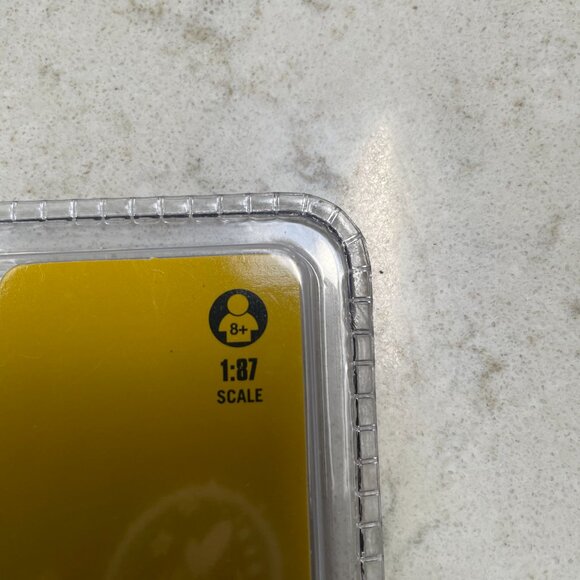 John Deere Die Cast Tractor 1:87 - Picture 3 of 5